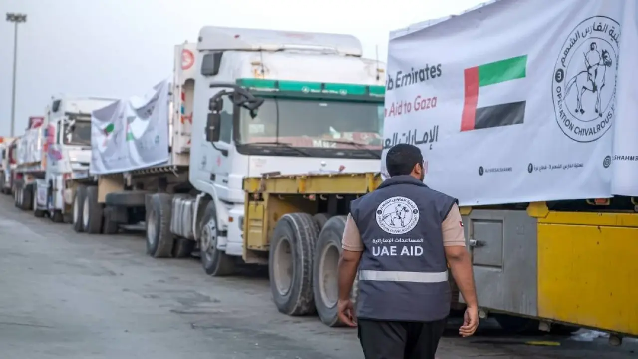 قوافل إماراتية تحمل 740 طنًا من الإغاثة تدخل غزة